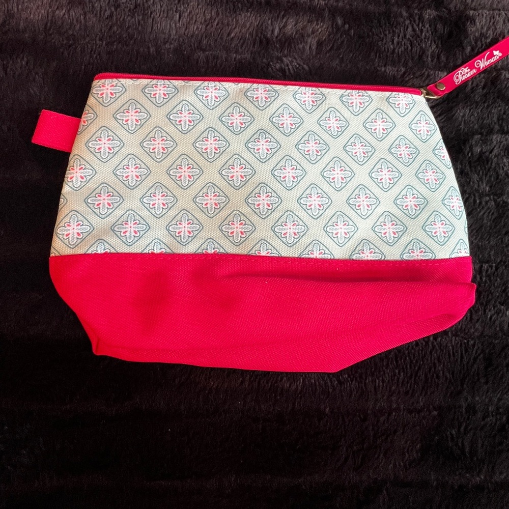 The Pioneer Woman Red and Cream Cosmetic Bag